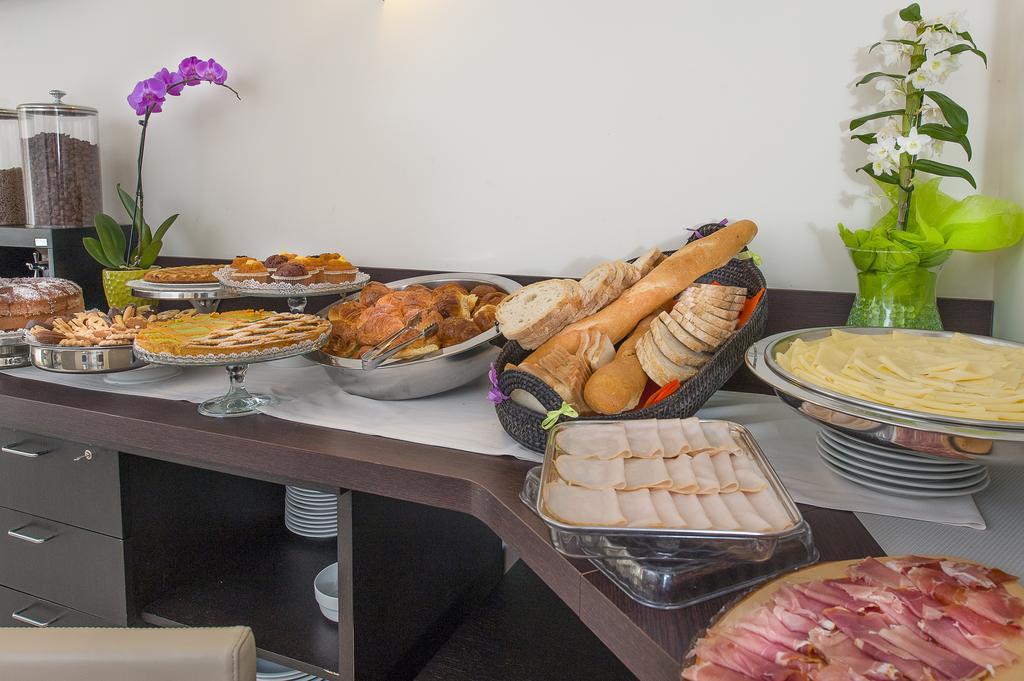Demetra Hotel Rzym Zewnętrze zdjęcie